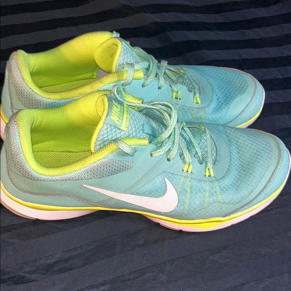 Women’s Size 9 NIKE FLEX TR 5 SHOES